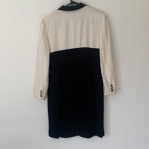 Vintage dress with gold button details - Picture 2 of 2